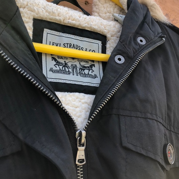 Levi’s parka w Sherpa lining and faux fur trim - Picture 3 of 7